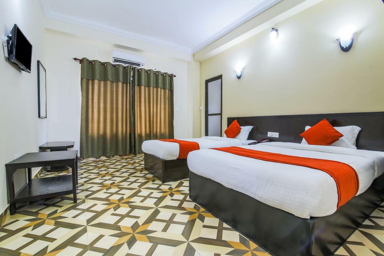 Oyo 315 Aadarsha Inn 拉明德 外观 照片